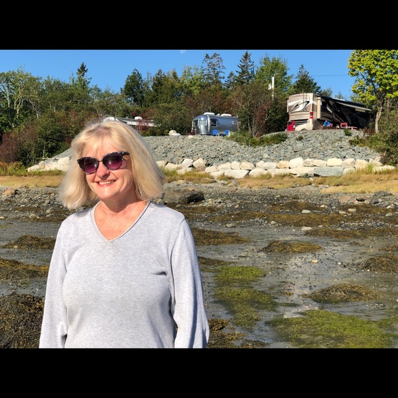 Meet your Posher, Kathy. Ask me about bundles!! - Picture 1 of 1